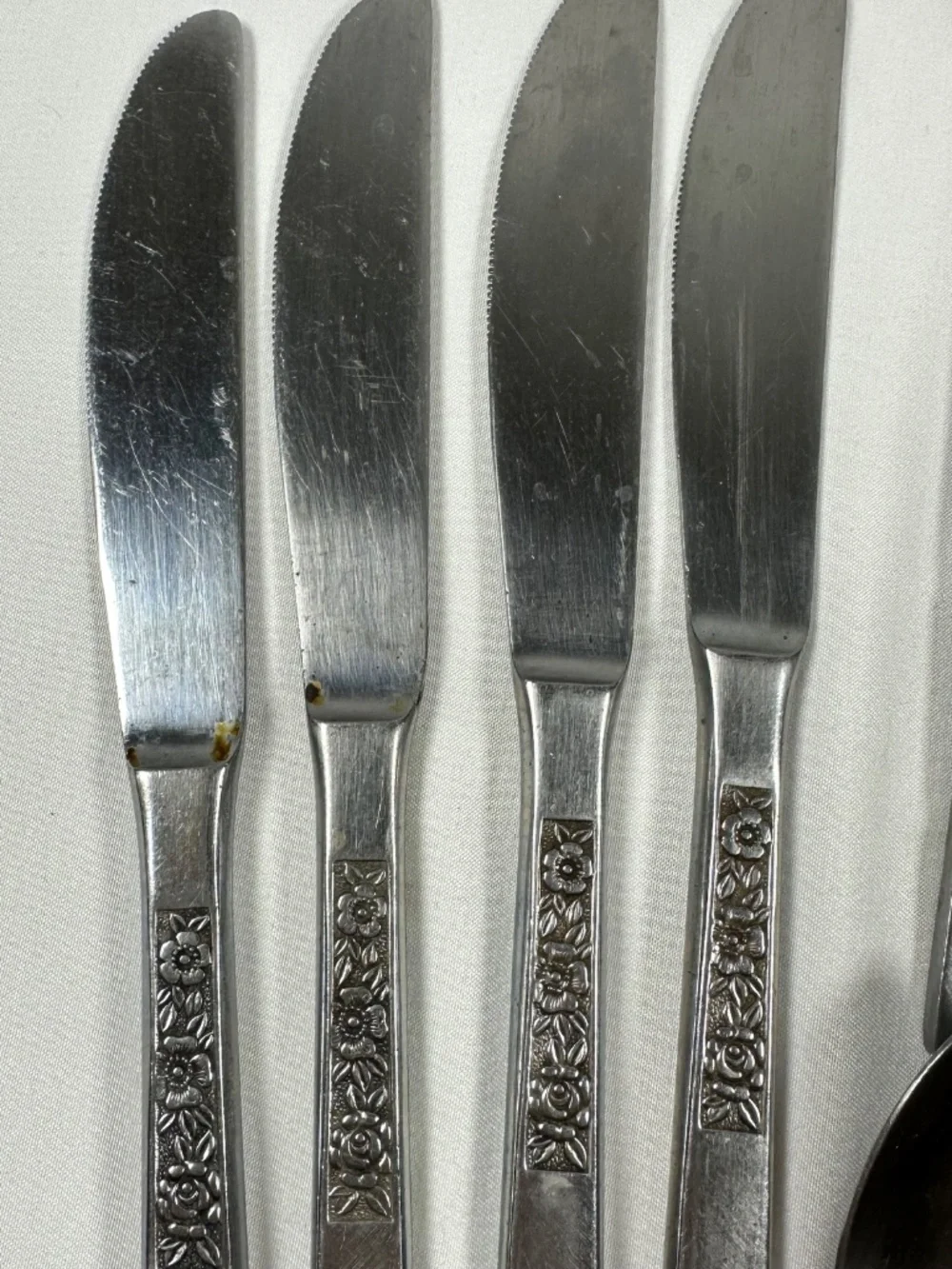 Flatware Roger Cutlery Co Stainless Japan Dorette Pattern 16 Piece 1970s